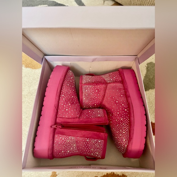 NEW Kids' Mease Platform Boot Little/Big Kid
Madden Girl. Size 4 - Picture 8 of 11